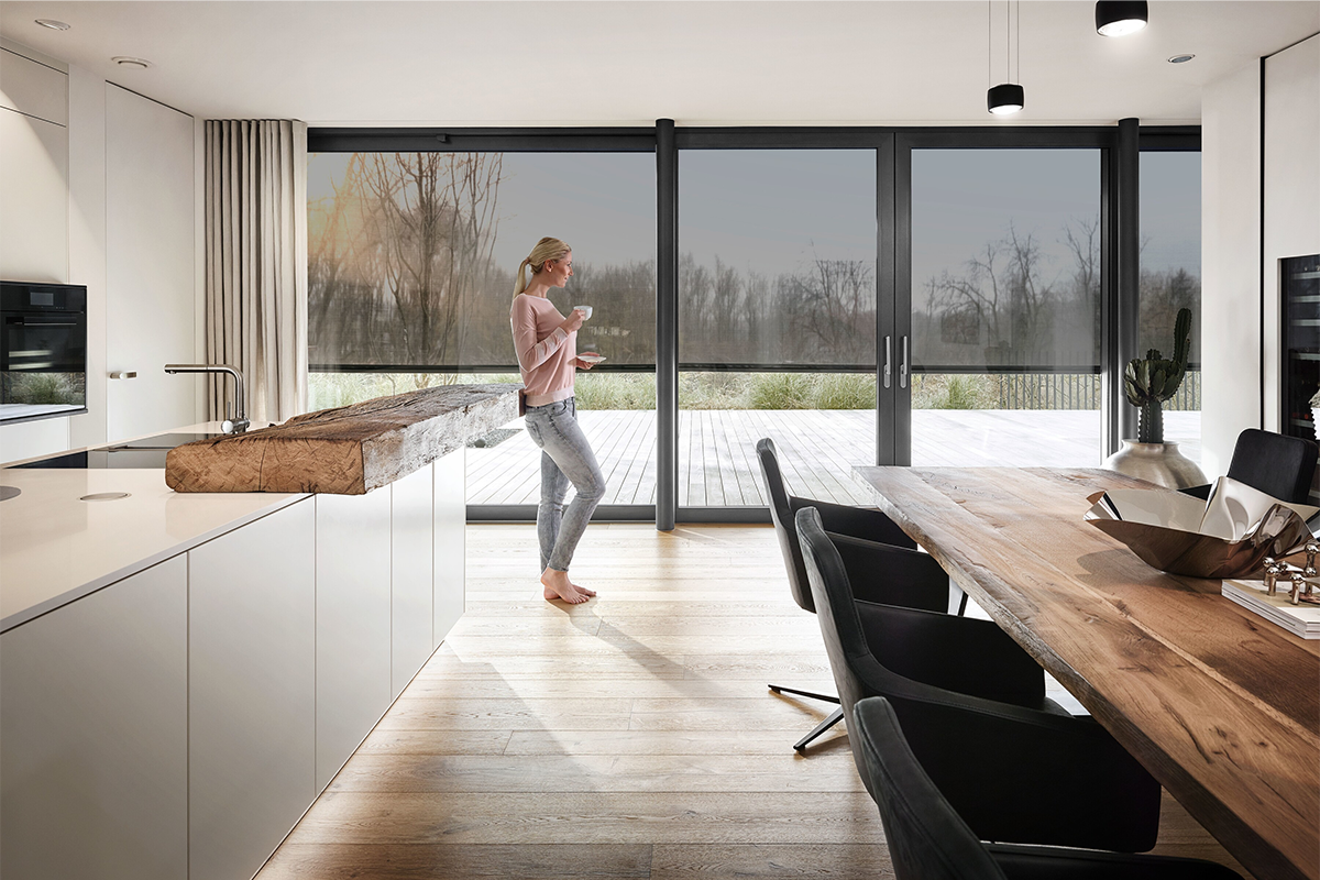 Screens aan moderne woning voor koele ruimtes